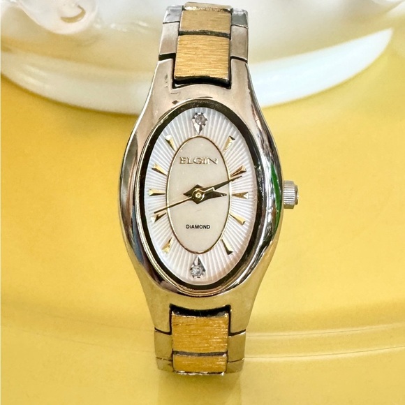 Vintage Elgin Diamond Quartz Two Tone Watch—Working - Picture 3 of 10